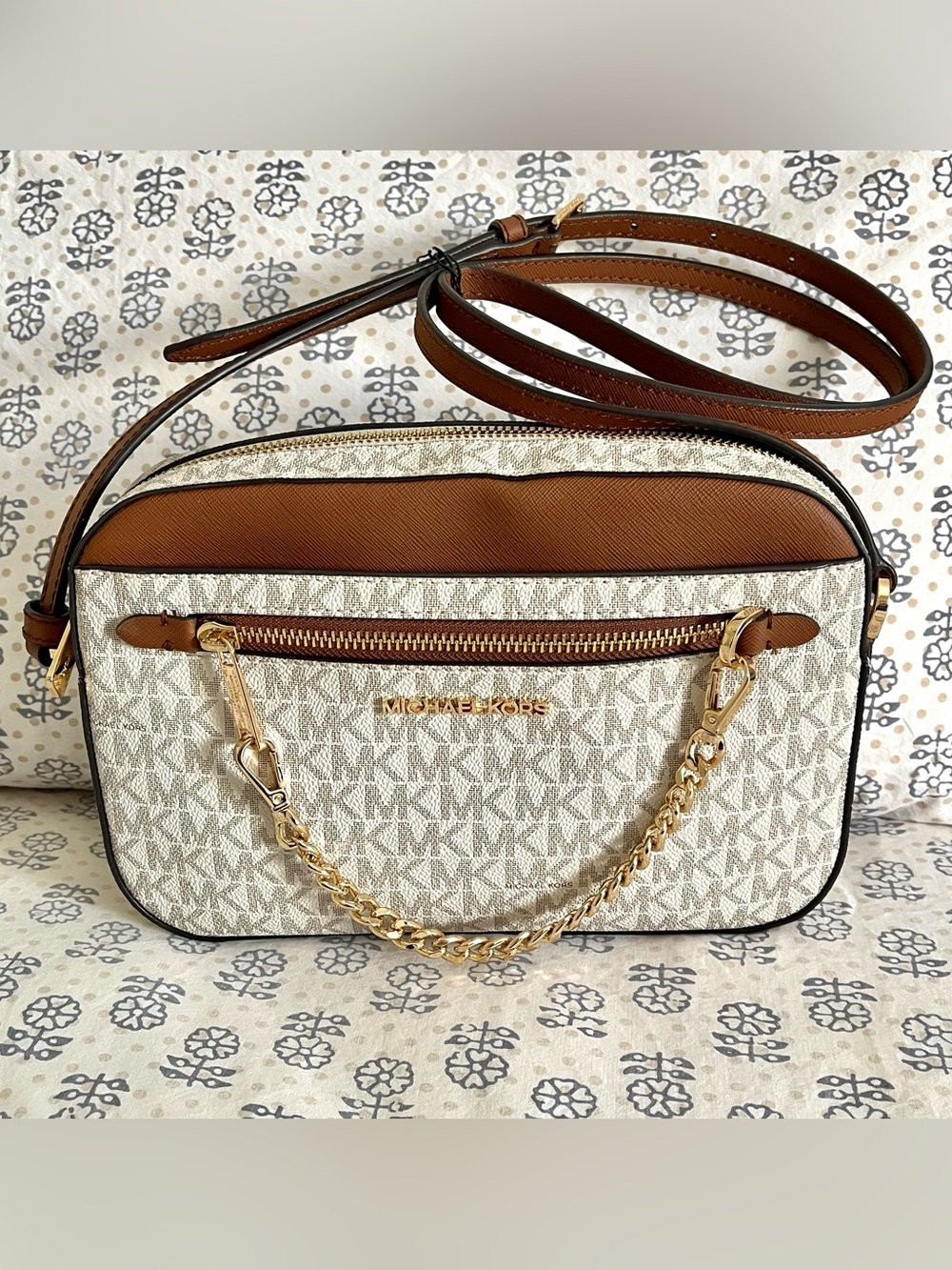 Michael Kors Jet Set Large Logo Crossbody Bag - Picture 9 of 12